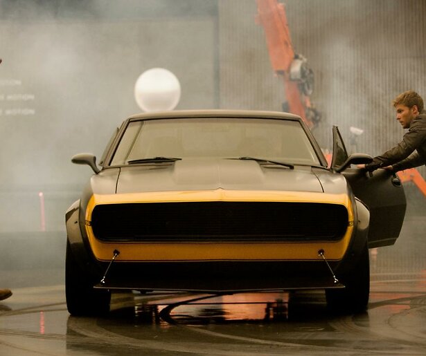 De autobots slaan op de vlucht voor Kelsey Grammer in Transformers: Age of Extinction