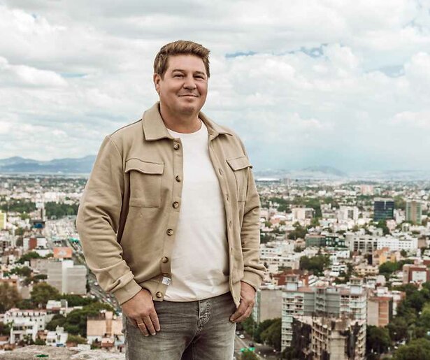 Martijn Krabbé maakt zijn debuut in nieuw seizoen Dit Was het Nieuws