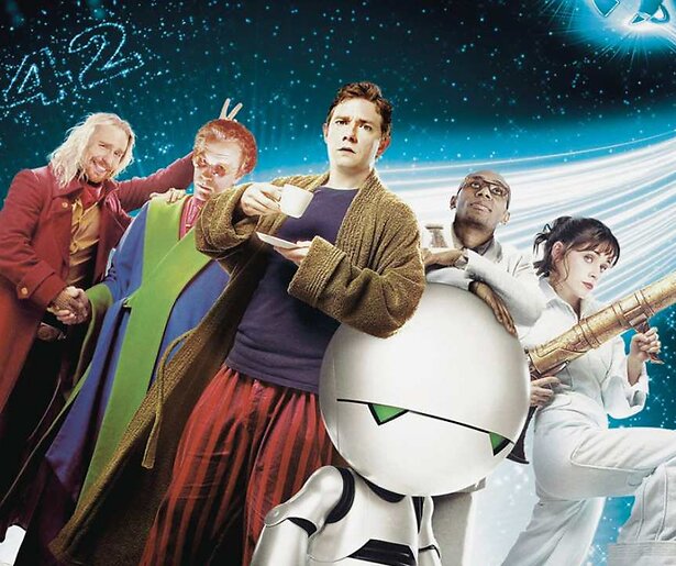 Martin Freeman beleeft bizarre avonturen in The Hitchhiker's Guide to the Galaxy