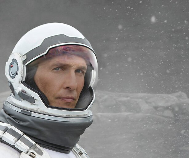 Matthew McConaughey gaat op onderzoek uit in de ruimte in Interstellar