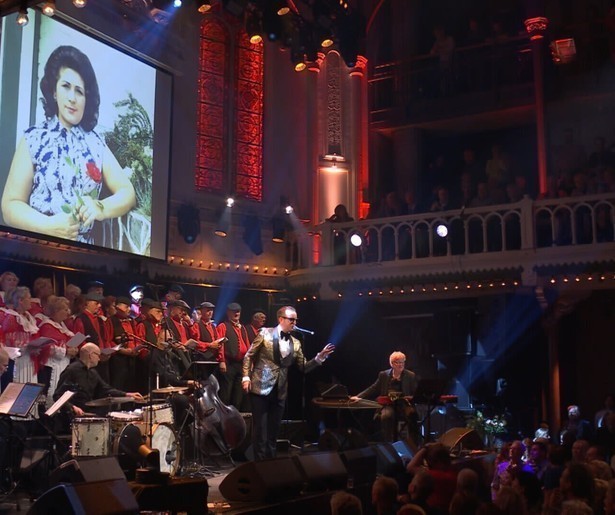 Dave von Raven en Ellen ten Damme ere de Zangeres zonder Naam in MAX Muziekspecial