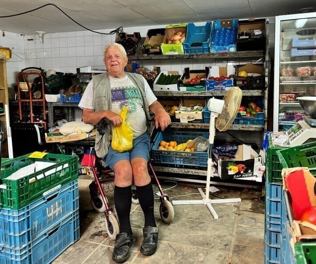 Groenteman Dirk (91) stelt zich voor in het MAX Ouderenjournaal tegen Eenzaamheid