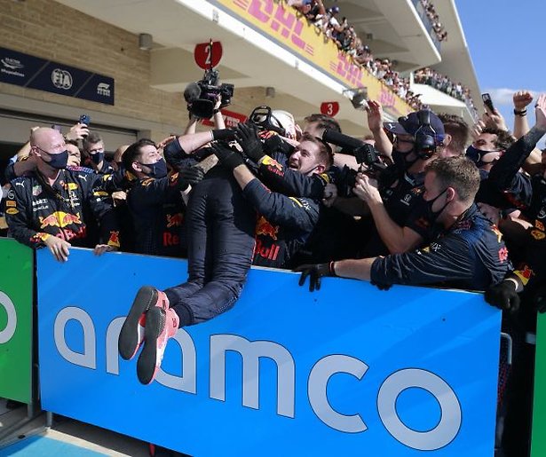 De TV van gisteren: Ruim anderhalf miljoen mensen zien zege Max Verstappen