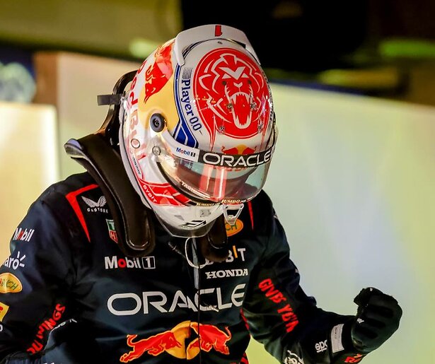 Max Verstappen trotseert het donker tijdens de GP van Saoedi-Arabië