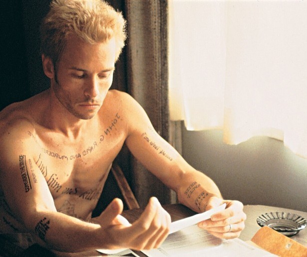 Pittige breinbreker met Guy Pearce in Memento