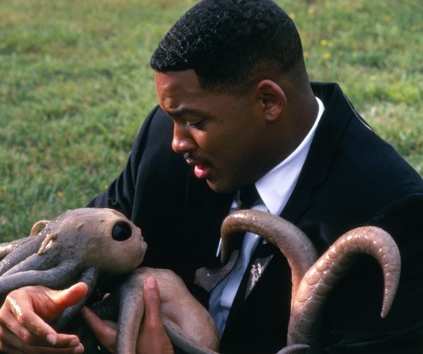 Will Smith en Tommy Lee Jones moeten aan de bak in Men in Black