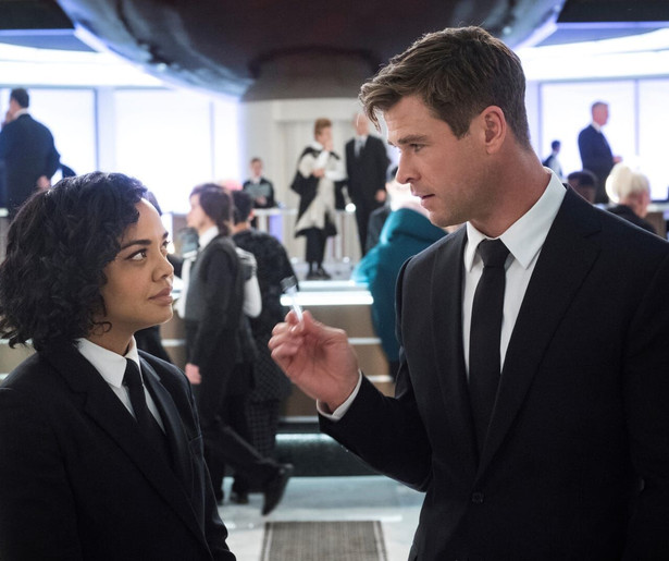 Chris Hemsworth en Tessa Thompson jagen op een mol in Men in Black: International