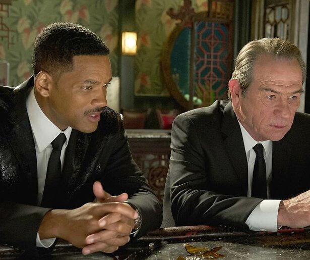Will Smith moet weer eens echt aan de bak in sciencefiction Men in Black II
