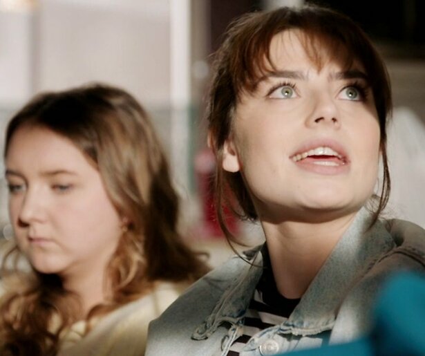 Merel Verduyn heeft haar ouders wat op te biechten in GTST