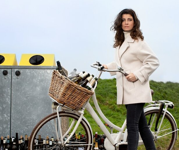 Merel Westrik bespreekt alcoholgebruik vrouwen in Slokje Teveel?