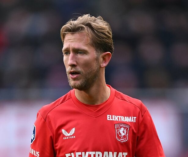 Michel Vlap staat met FC Twente lijnrecht tegenover zijn oude club sc Heerenveen