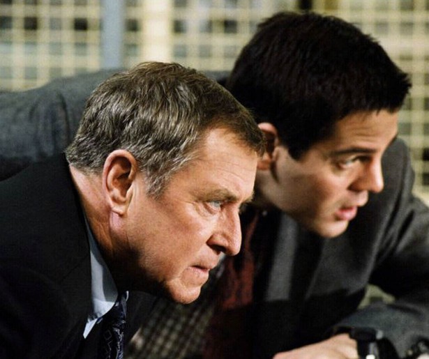 Een levenloos lichaam in een noodlijdende sauzenfabriek in Midsomer Murders