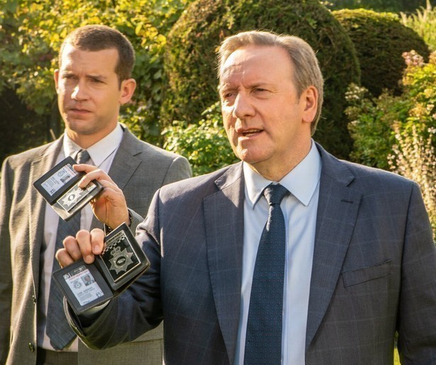 John Nettles gaat achter Jim Carter aan in Midsomer Murders