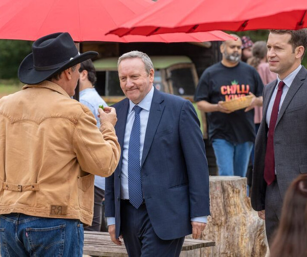 Barnaby en Winter ontrafelen in Midsomer Murders een mysterie in een eco-dorp