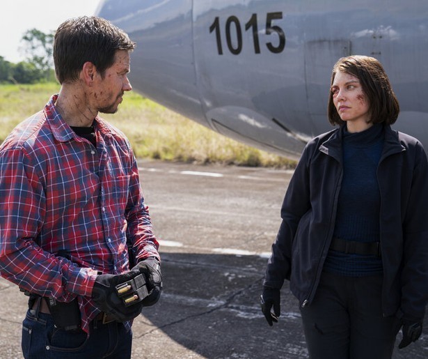 Mark Wahlberg moet naar het vliegveld in Mile 22