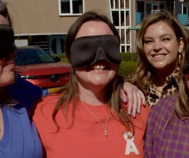 Maandag in emotionele aflevering Kopen Zonder Kijken: 'Ik wil niet verhuizen, maar het moet wel'