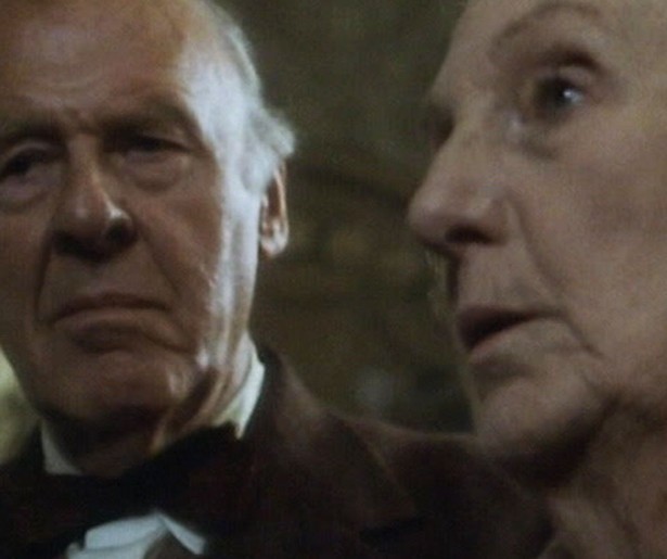 Miss Marple is getuige van een busreisje met dodelijke gevolgen