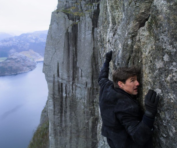 Tom Cruise laat zien dat hij voor zijn team door het vuur gaat in Mission: Impossible: Fallout