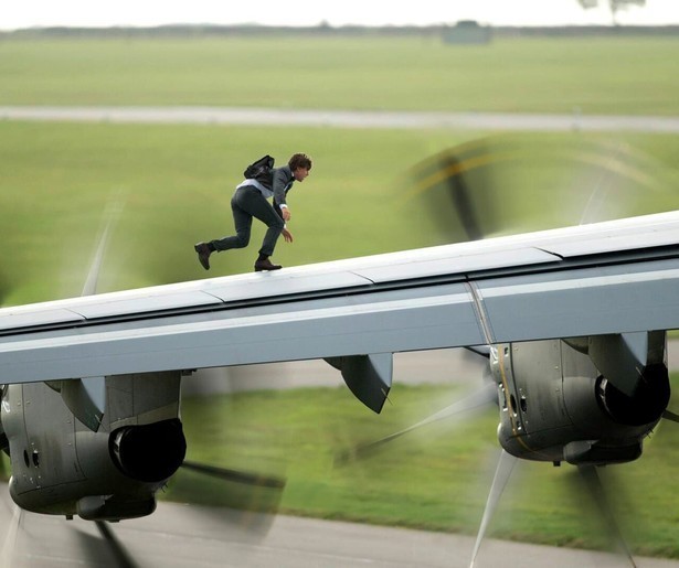 Tom Cruise haalt weer allerlei levensgevaarlijke trucs uit in Mission: Impossible - Rogue Nation