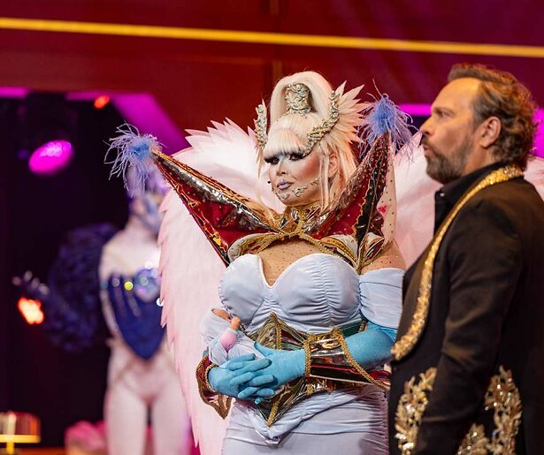 Make Up Your Mind biedt kijkers de kans om een outfit te ontwerpen voor een Mystery Queen