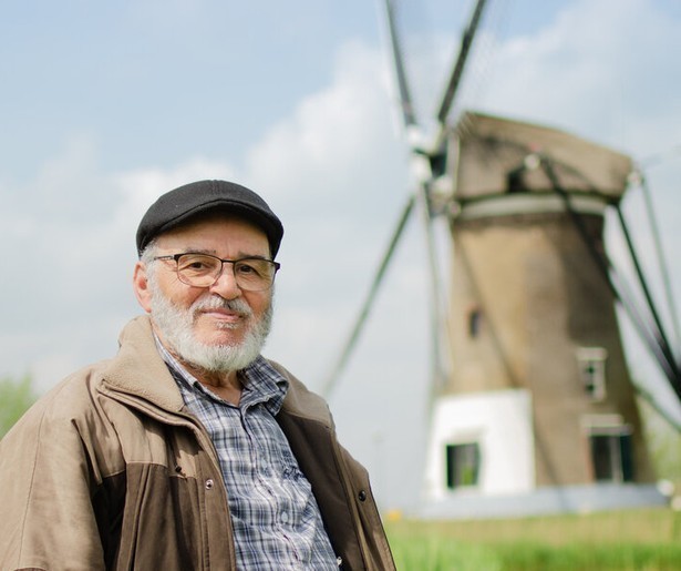 Marokkaanse gastarbeiders blikken terug op hun komst naar Nederland in Mocronado's