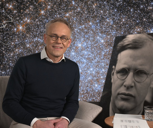 Kees van Ekris portretteert invloedrijke stemmen uit de geschiedenis in Moderne Profeten op NPO 2