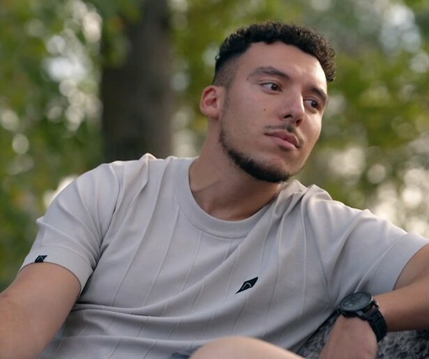 De Verraders-deelnemer Mohamed richt zijn pijlen op 'kleurencoach' Jannie 