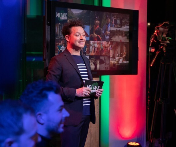 Napraten over de allereerste aflevering Wie is de Mol?