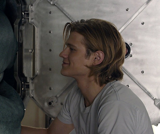 Lucas Till wordt vrienden met een monster in Monster Trucks