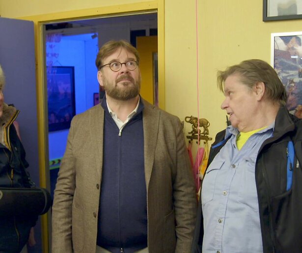 Mr. John Reid moet snel in actie komen in De Rijdende Rechter