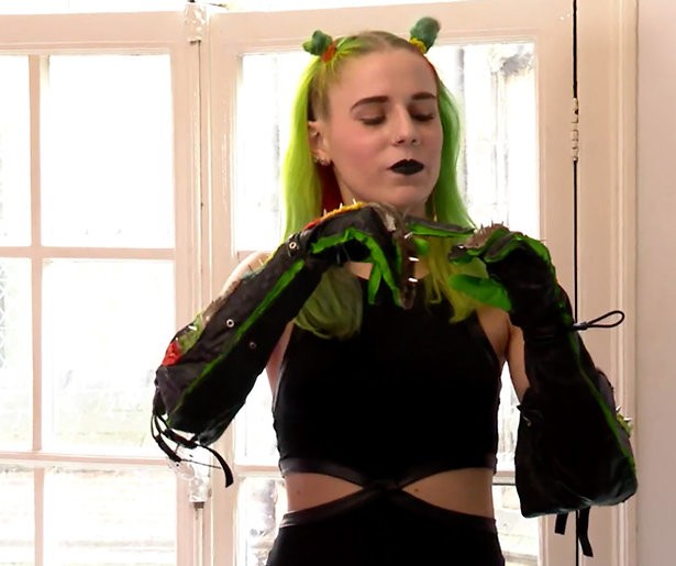 Videosnack: Vrouw maakt kleding van dode muizen