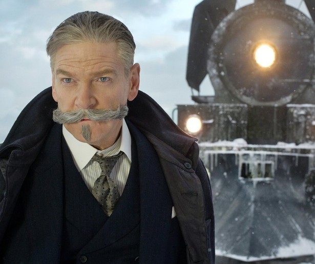 Kenneth Branagh houdt iedereen in de gaten in Murder on the Orient Express