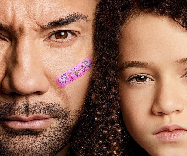 Een negenjarig meisje is Dave Bautista te slim af in My Spy