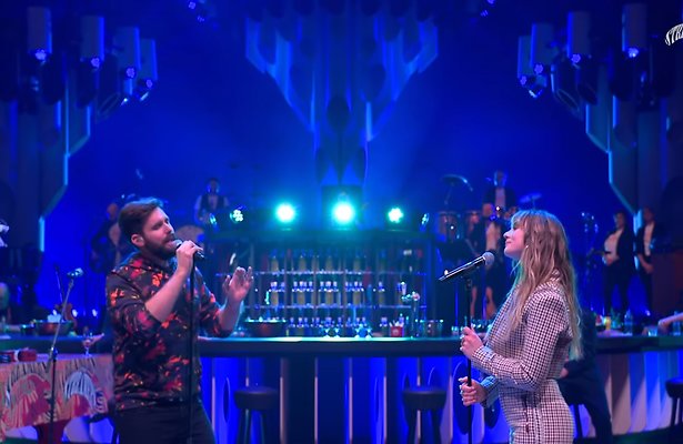 Videosnack: Nick en Maan zingen Vivo Per Lei