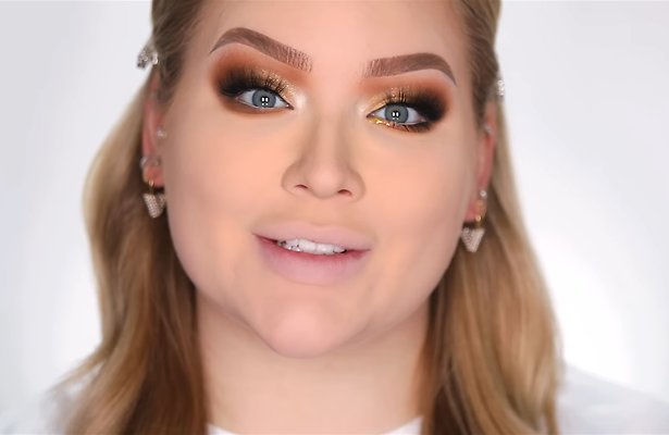 Videosnack: NikkieTutorials goes Dutch