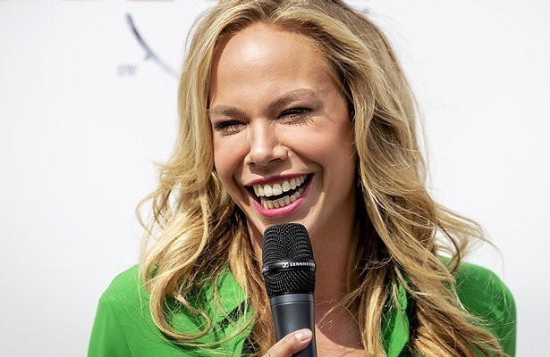 Videosnack: Slappe lach treft Nicolette Kluijver bij opnames Robinson