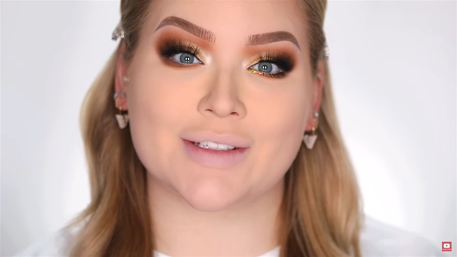 Videosnack: NikkieTutorials goes Dutch