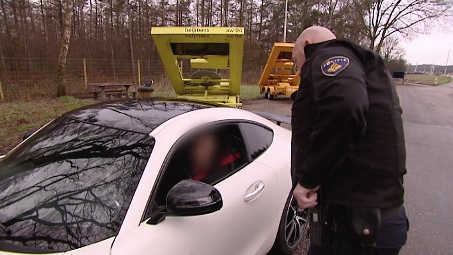 Nicky Romero duikt op in Wegmisbruikers