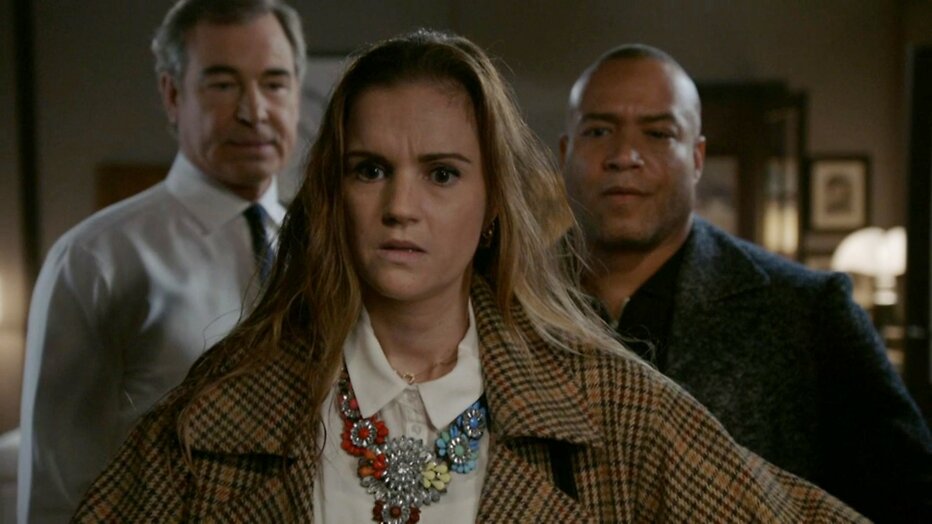 Nina wacht een pijnlijke verrassing Nina wacht een pijnlijke verrassing