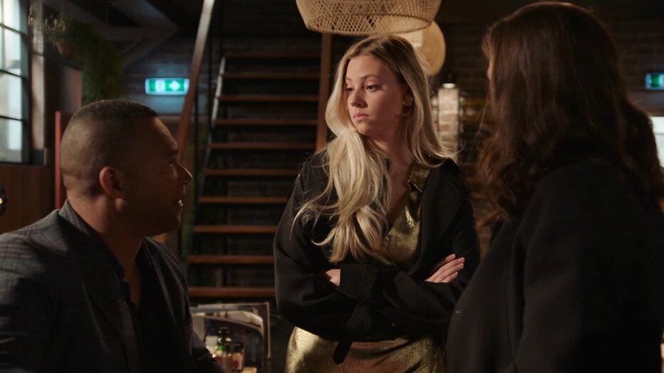 Nola is klaar met haar eeuwig boze ouders