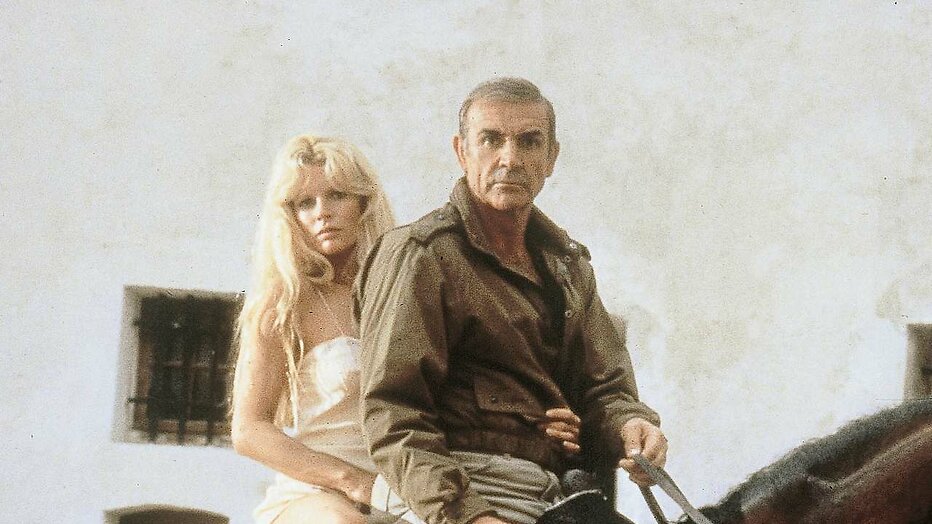 Kim Bassinger en Sean Connery in Never Say Never Again
