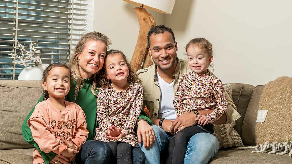 Nicole, Kevin, Mae, Ivy en Nova in Meer dan Verwacht