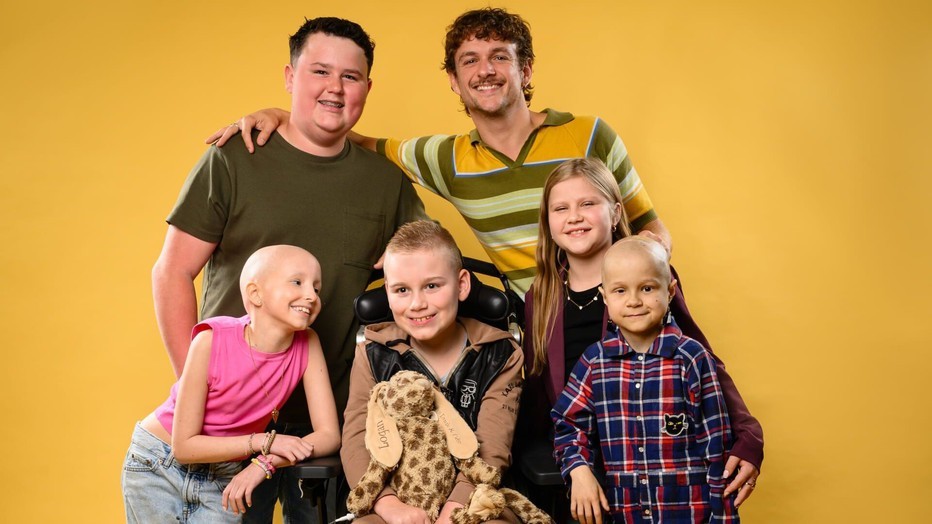 Jurre Geluk met kinderen uit Niet Klein te Krijgen