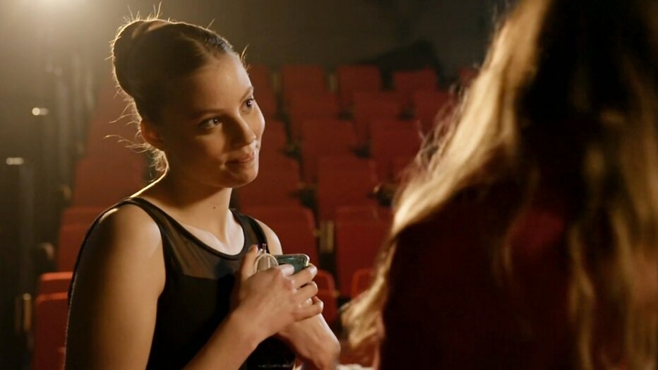 Noa Jacobus als Nola Sanders in GTST