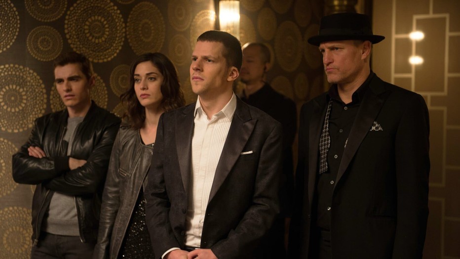 Dave Franco, Lizzy Caplan, Jesse Eisenberg en Woody Harrelson in Now You See Me 2 Dave Franco, Lizzy Caplan, Jesse Eisenberg en Woody Harrelson in Now You See Me 2