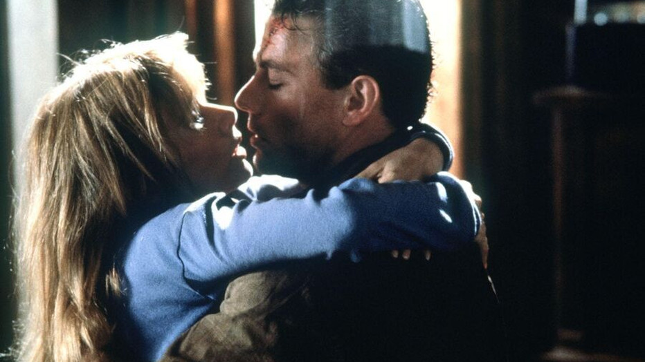 Rosanna Arquette en Jean-Claude Van Damme in Nowhere to Run