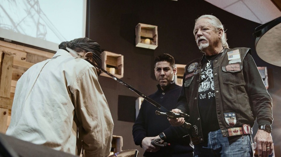 Still uit NPO Doc: Bidden voor het Einde