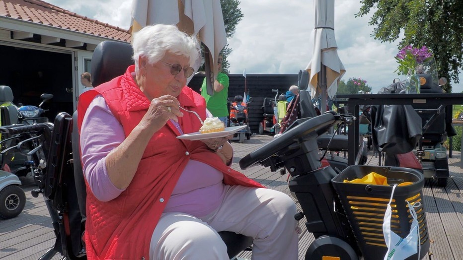 Still uit NPO Doc: Scootmobiel