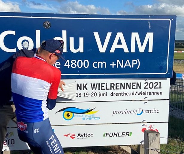 Vlammen op de VAM-berg bij NK wielrennen