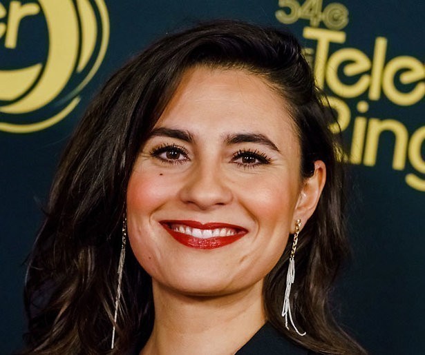 Op1-presentatrice Nadia Moussaid stapt in het huwelijksbootje